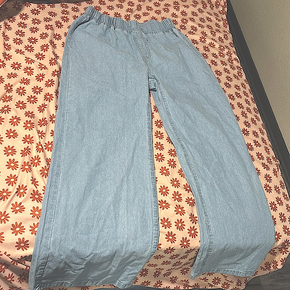 Light Blue SHEIN Jeans, Size Large, Never Worn, Run Small.